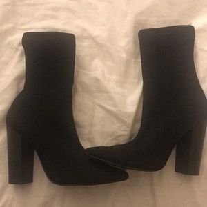 Steve Madden Ribbed booties
